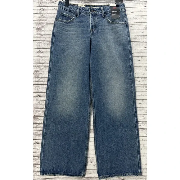Levi's Premium Low Loose Jeans Women's Sz 26x30 Light Wash Straight Leg Cotton - Picture 1 of 13